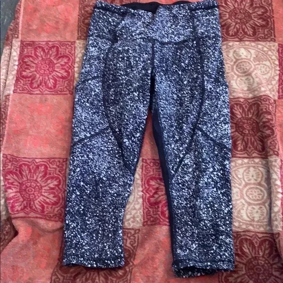 Lululemon outrun 17” crop - Picture 8 of 13